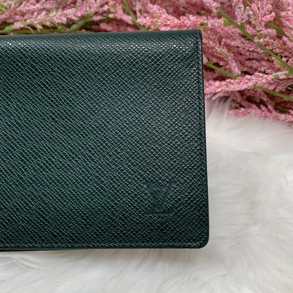 Louis Vuitton Green Taiga Leather Checkbook Wallet Datecode:V10967 - Picture 7 of 13